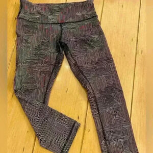 Lululemon Womens Thicker Crop leggings abstract maze print black white 6